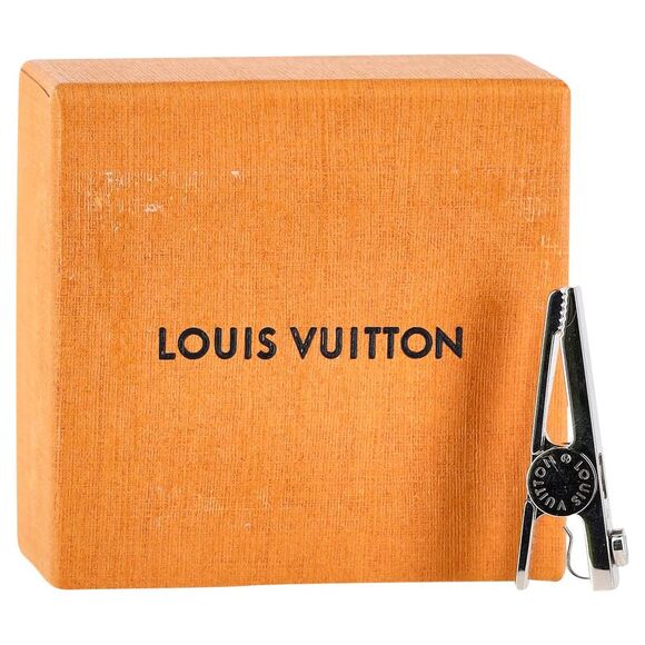 Louis Vuitton LV Lock Earphone Clip in Silver Metal - Picture 7 of 9